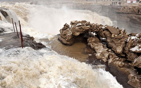 Hukou roars to life as ice melts