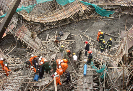 7 dead, 19 injured in building collapse