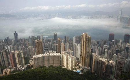 Dense fog shrouds Hong Kong