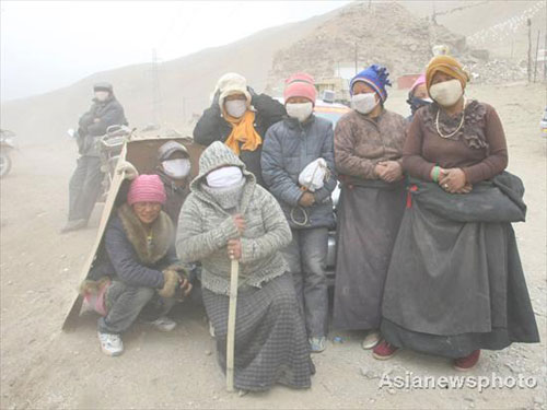 Sandstorm hits quake-stricken Yushu