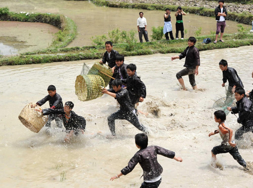 Miao people celebrate Sisters Festival