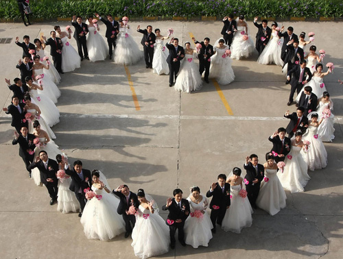 Group wedding celebrates May Day holiday