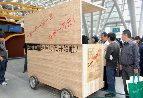 Snail-like houses on display in E China