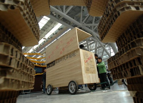 Snail-like houses on display in E China