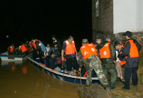 Heavy rain hits Guangzhou