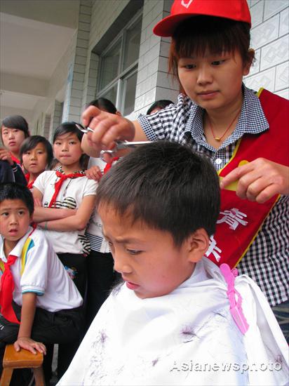 Free haircut for children of migrant workers