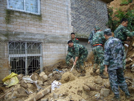 Landslides leave 30 dead in Guangxi