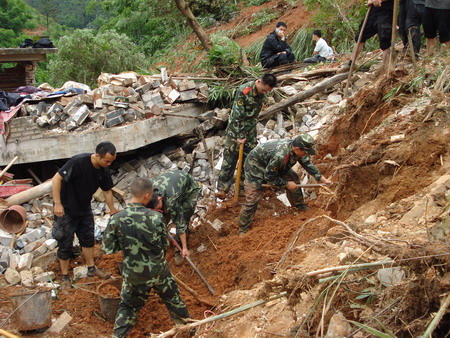 Landslides leave 30 dead in Guangxi