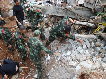 Landslides leave 30 dead in Guangxi