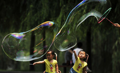 Bus driver has recipe for large bubbles