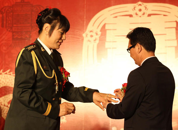 China's female Yao weds