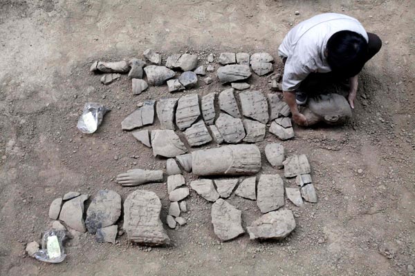 120 terracotta warriors unearthed at museum pit