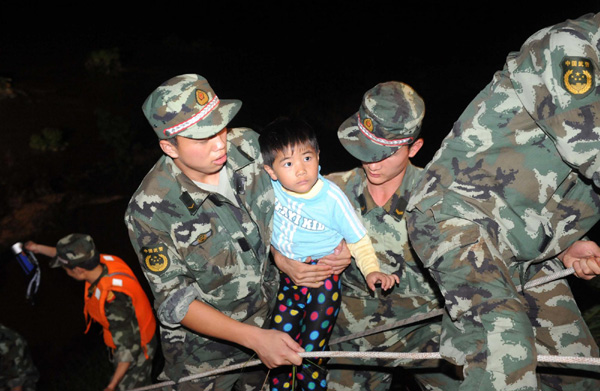 Residents evacuated after dike bursts in E China