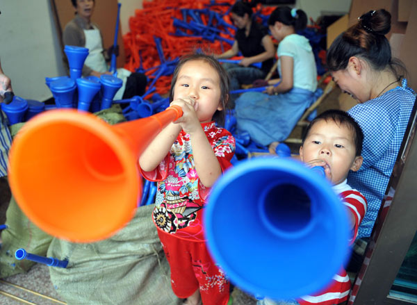 China cashes in on vuvuzela fever