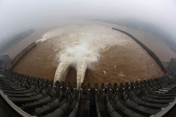 Three Gorges Dam discharges flood