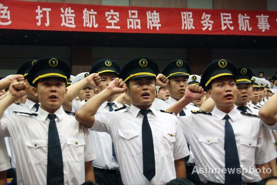 First college-trained pilots at commencement