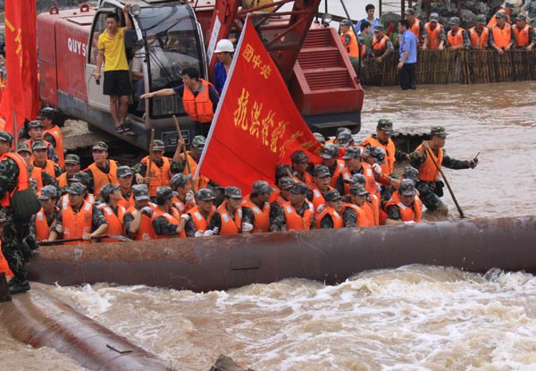 Yangtze River branch breached by flooding