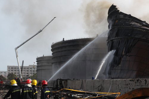 Oil tanks safe after pipeline explosion and 44-hour blaze