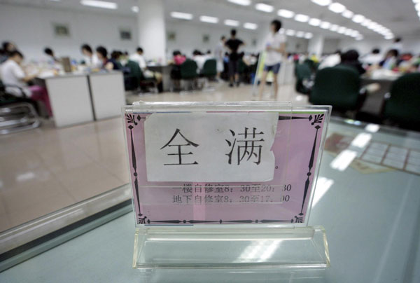 Citizen linger in library to cool off