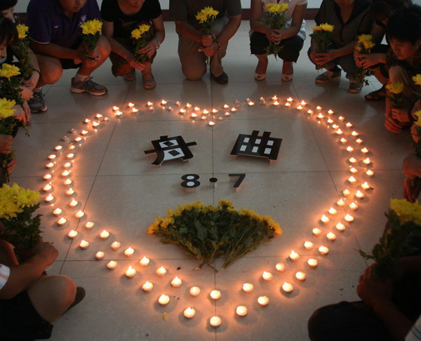 Mourning the landslide victims