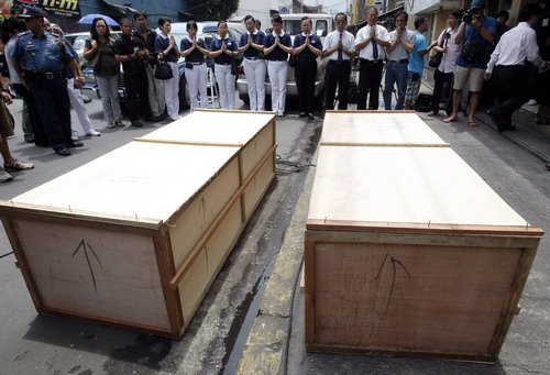 Bodies, survivors of Manila hijack head home