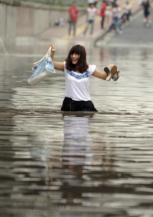 Tropical storm Meranti hits E. China city