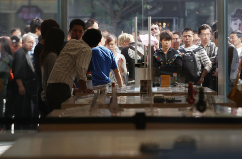 IPhone 4 sold out in Beijing? Scalpers blamed