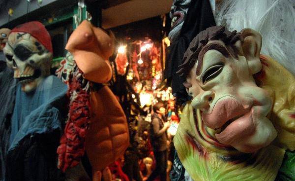 Halloween masks hot in market