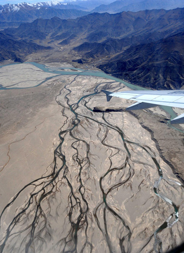 Tibet's fifth civil airport starts operation