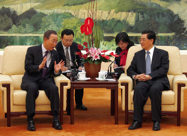 Hu meets UN chief in Beijing