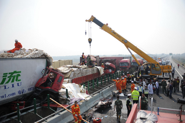 Massive vehicle pileup kills at least 12