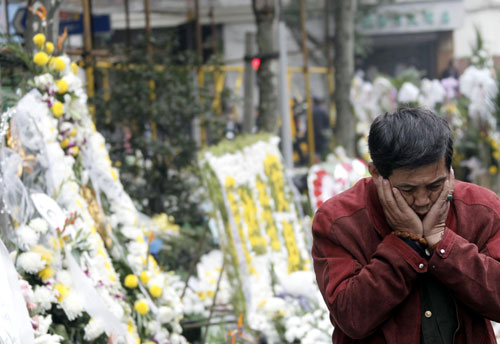 Shanghai mourns victims of apartment blaze