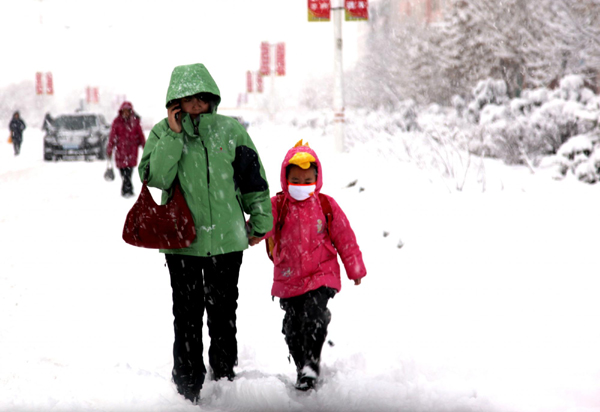 Heavy snow in NW China's Xinjiang