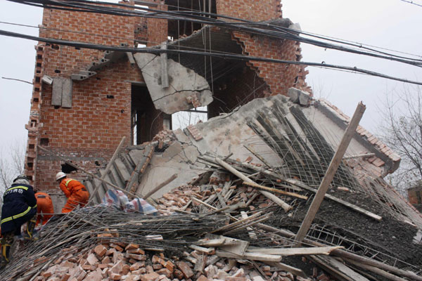 All nine trapped in building collapse rescued