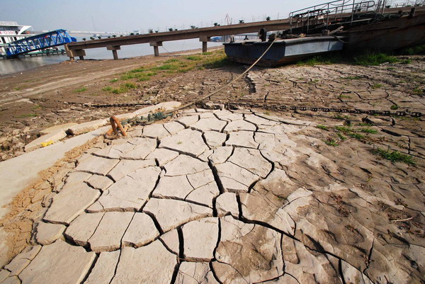 230,000 people face water shortage in E China