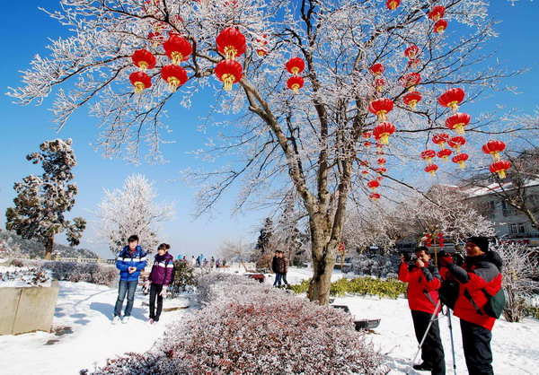 The beauty of ice at Lushan Mountain