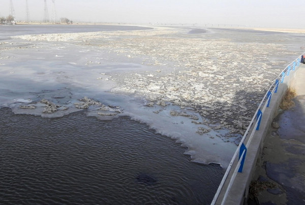 Yellow River freezes up