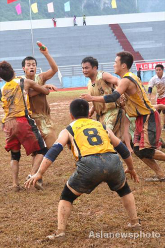 Firework snatching at ethnic games