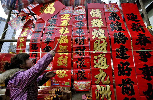 A sea of red fills Spring Festival markets