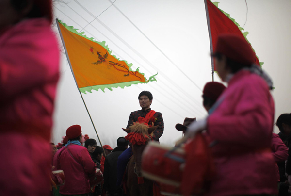 Chinese husband, American wife hold rural wedding