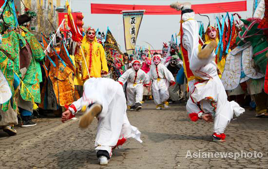 1m people visit famous temple fair