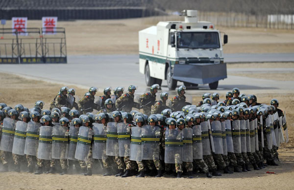 Anti-terror drill staged in NW China