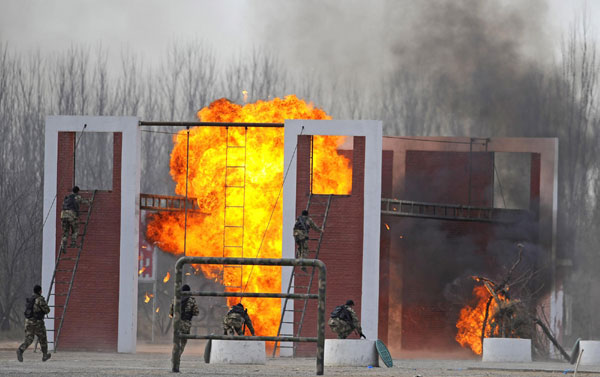 Anti-terror drill staged in NW China