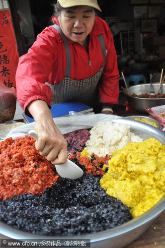 Colored rice lights up Guangxi markets