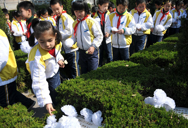 Martyrs remembered ahead of Qingming