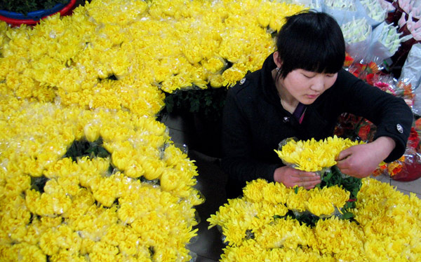 Flower prices surge as Qingming draws near