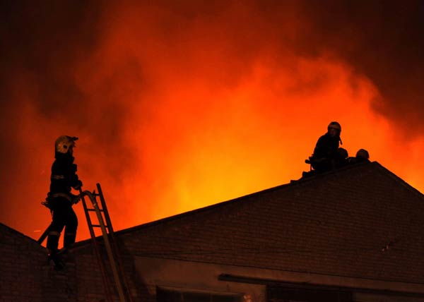 Fire engulfs work depot in NW China