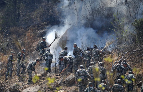 Mountain fire rekindled in E China