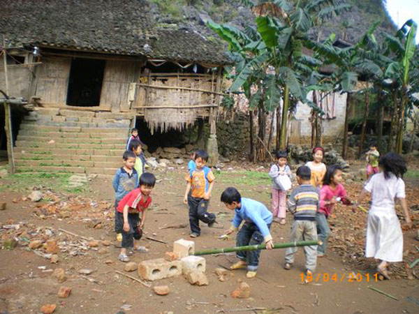 Children make do until new classrooms are built