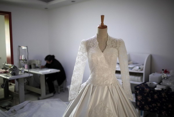 Copycat royal wedding gown a hit